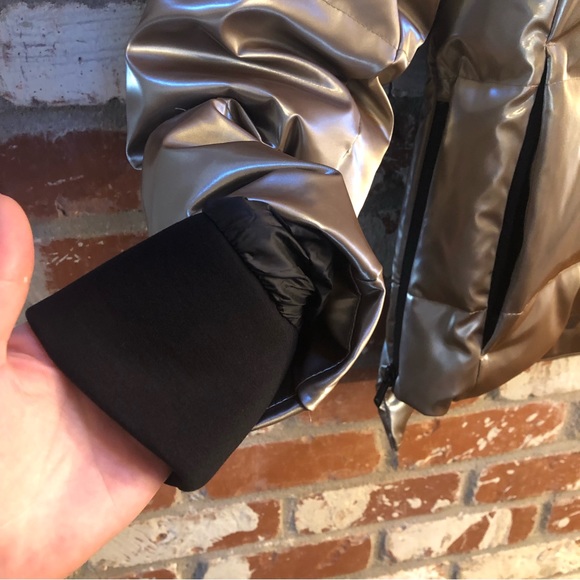 Tumi High Shine Bomber Champagne in Women’s size Large - Picture 11 of 16